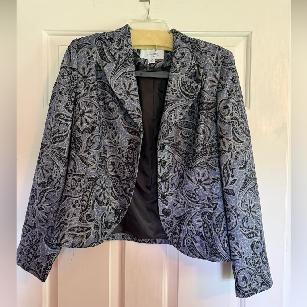 Elegant Paisley Women's Jacket/ Black Skirt Suit